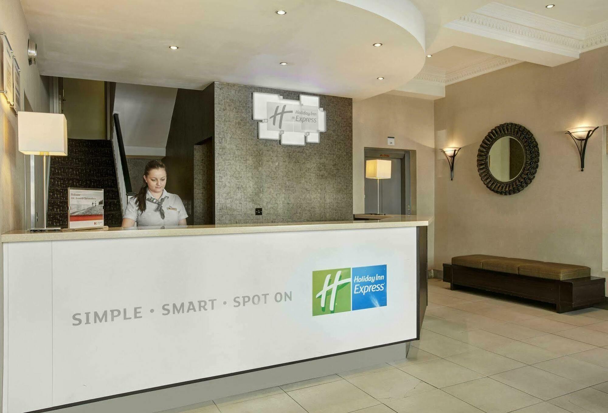 Express Victoria By Ihg Hotel